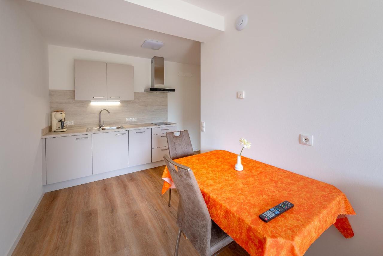 Haus Stolz Bed & Breakfast Appiano Sulla Strada Del Vino Luaran gambar