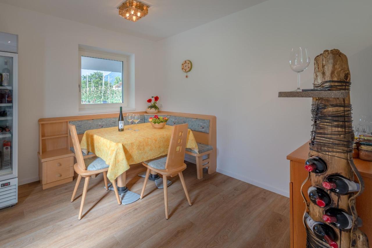 Haus Stolz Bed & Breakfast Appiano Sulla Strada Del Vino Luaran gambar
